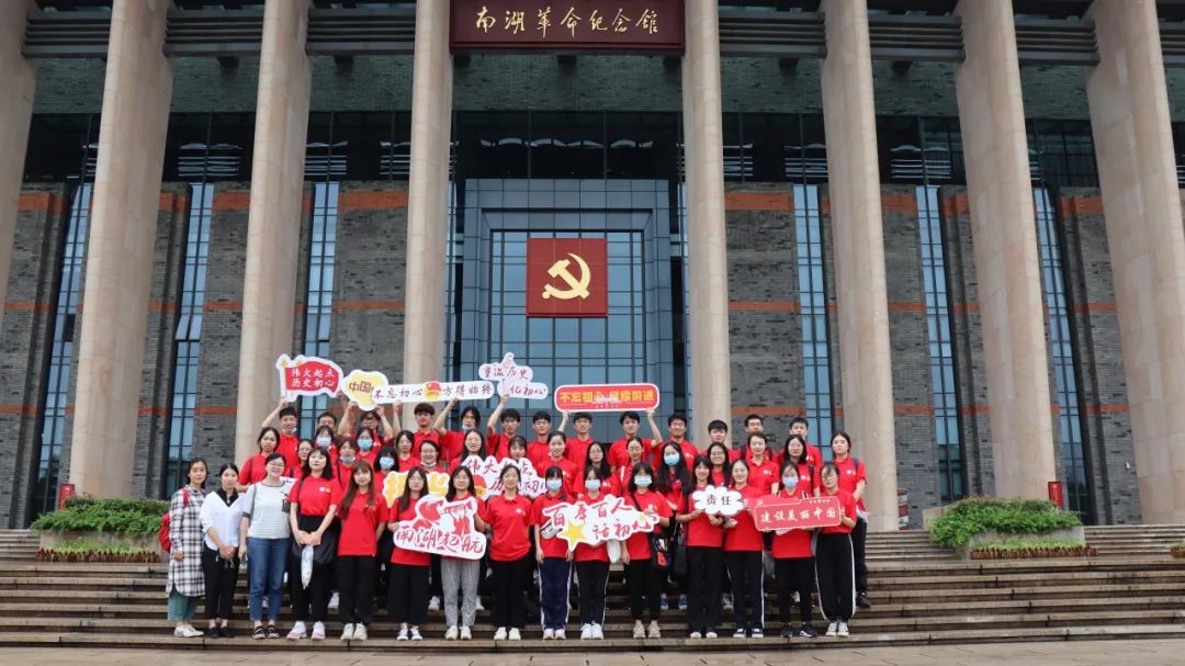 H图书馆
学子在浙江省“挑战杯”红色...